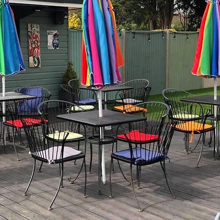 فندق جيلدفوردفي  The Holroyd Arms المظهر الخارجي الصورة