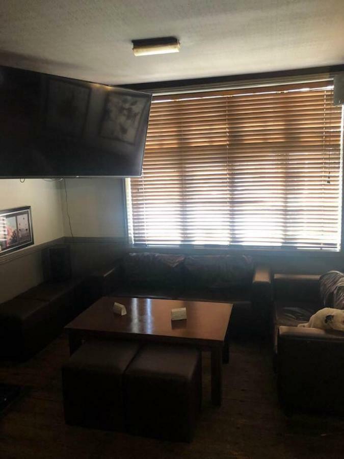 فندق جيلدفوردفي  The Holroyd Arms المظهر الخارجي الصورة